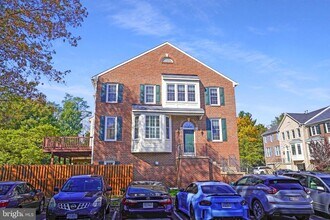 2248 Journet Dr in Dunn Loring, VA - Building Photo - Building Photo