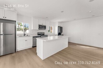 5246 W 8th St in Los Angeles, CA - Foto de edificio - Building Photo