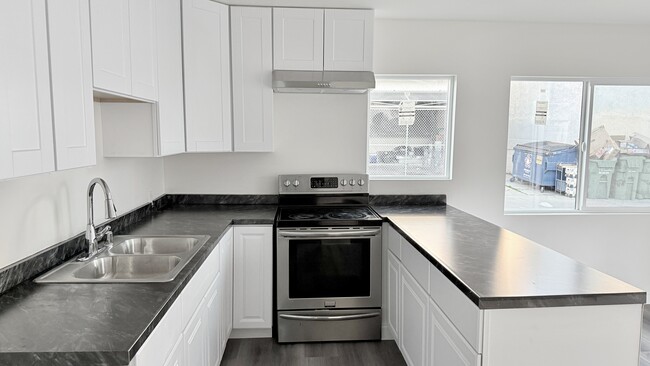 702 Walnut St, Unit Y