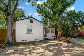 3108 58th Ave N in St. Petersburg, FL - Foto de edificio - Building Photo