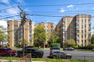 Lyons Towers in Newark, NJ - Building Photo - Building Photo