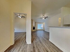 9167 Golden Sunshine Dr in Houston, TX - Building Photo - Building Photo