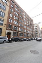 913 W Van Buren St in Chicago, IL - Foto de edificio - Building Photo