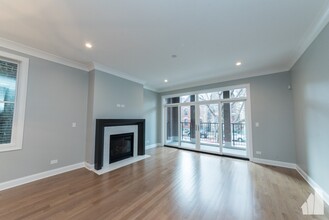 2315 N Southport Ave, Unit 1S in Chicago, IL - Building Photo - Building Photo