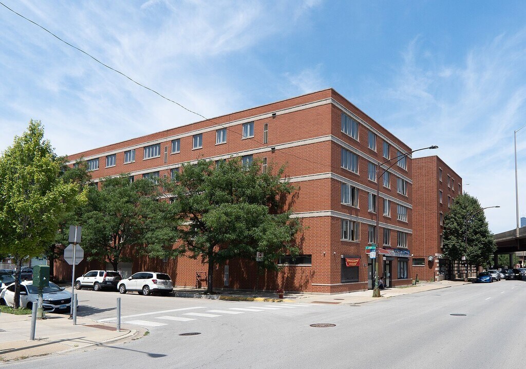 2734 S Wentworth Ave in Chicago, IL - Building Photo