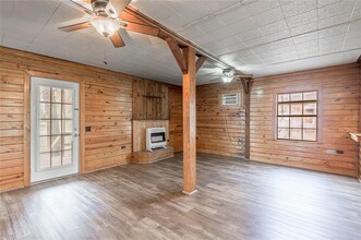 152 Town and Country Dr in Huntsville, TX - Building Photo - Building Photo
