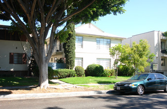 340 N Isabel St in Glendale, CA - Foto de edificio - Building Photo