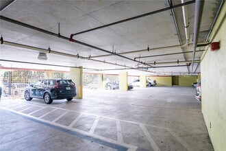 816 NW 11th St, Unit 1006 in Miami, FL - Foto de edificio - Building Photo