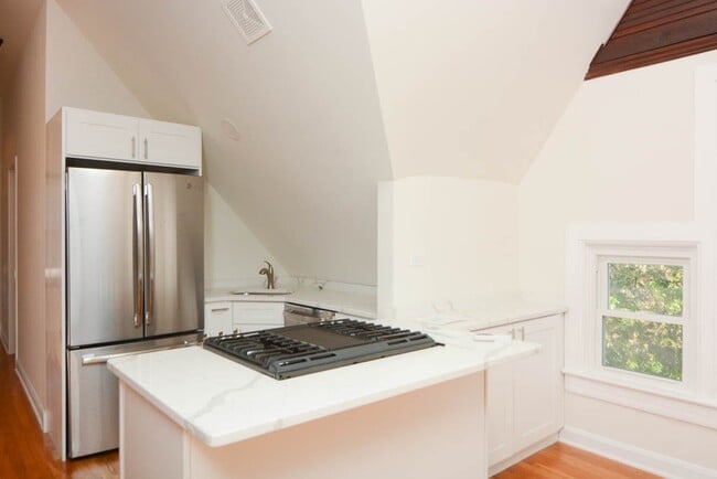 1111 W Roscoe St, Unit A07C in Chicago, IL - Building Photo - Building Photo