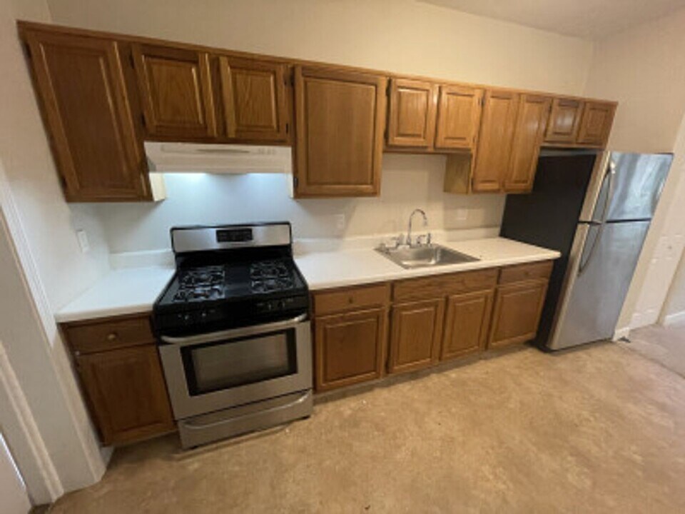 16 Pompeii St in Boston, MA - Building Photo