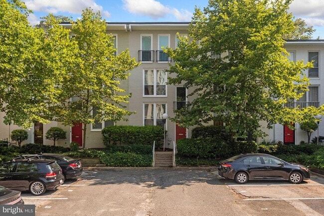 160 G St SW in Washington, DC - Building Photo - Building Photo