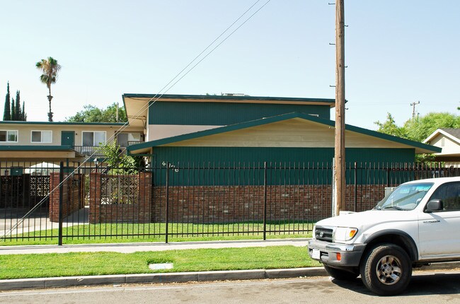 4776 E Clay Ave in Fresno, CA - Building Photo - Building Photo