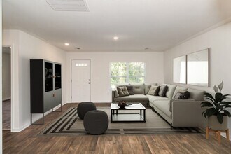 1219 Lakeshore Dr in Camden, SC - Foto de edificio - Building Photo