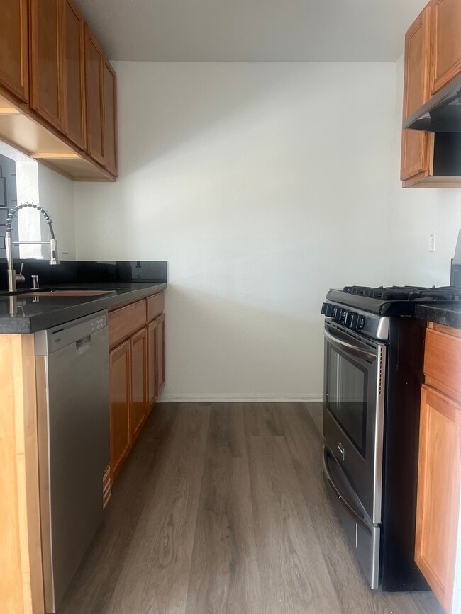 14746 Delano St in Van Nuys, CA - Building Photo - Building Photo