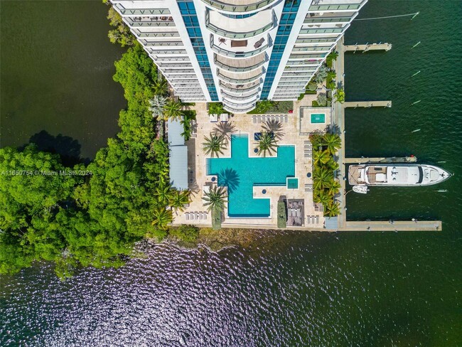 17111 Biscayne Blvd, Unit 806 in Aventura, FL - Foto de edificio - Building Photo