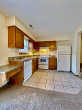 3567 NE Independence Ave in Lee's Summit, MO - Building Photo - Building Photo