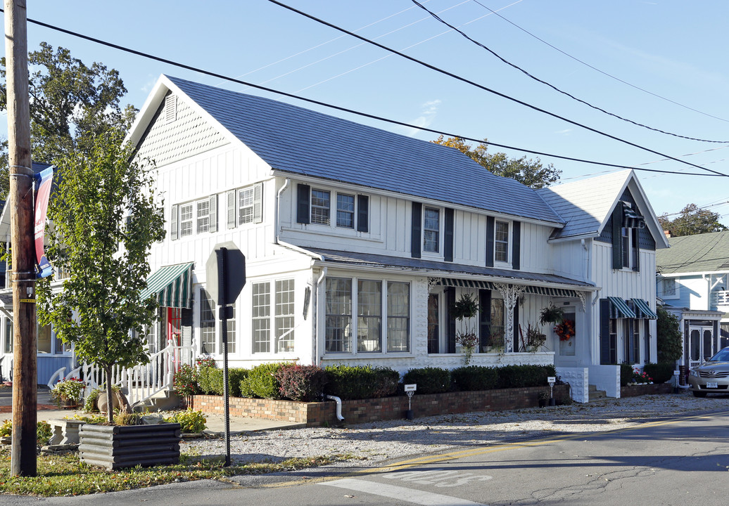 202 Maple Ave in Lakeside Marblehead, OH - Building Photo