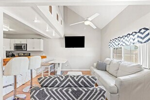 5218 Beach Dr in Panama City, FL - Building Photo