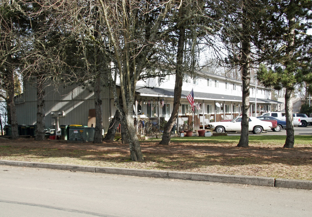 1709 19th Ave in Forest Grove, OR - Building Photo