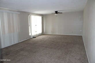 5613 Wadsworth Ave in El Paso, TX - Building Photo - Building Photo