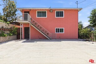 2752 Guirado St in Los Angeles, CA - Building Photo