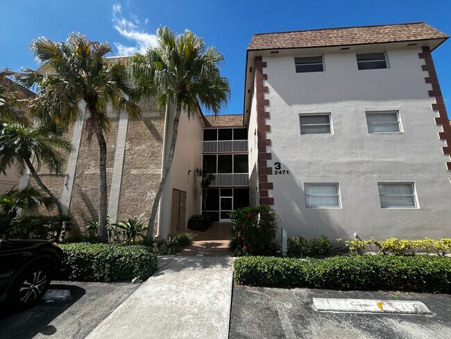 2471 SW 82nd Ave in Davie, FL - Building Photo - Building Photo