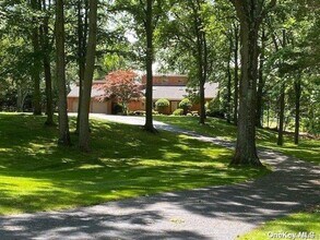 1 Pine Point in Lloyd Harbor, NY - Building Photo - Building Photo