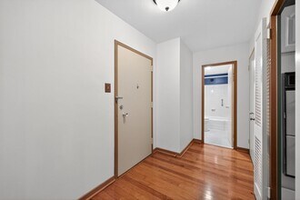 2324 Madison Rd in Cincinnati, OH - Foto de edificio - Building Photo