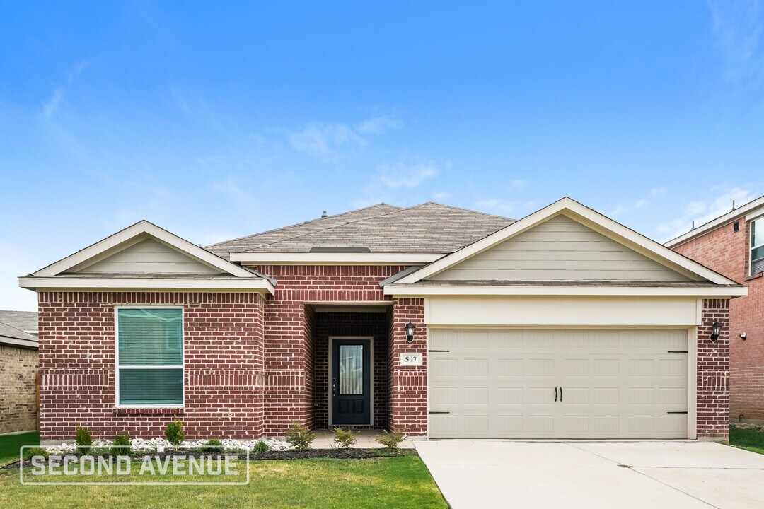 507 Bennie Leonard St in Venus, TX - Building Photo