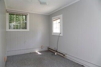 431 E Seneca St in Ithaca, NY - Building Photo - Interior Photo