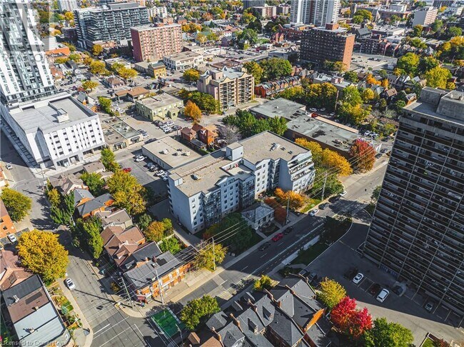 175 Hunter St E in Hamilton, ON - Building Photo - Building Photo