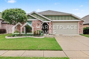 1805 Ranch Trail Rd in Aubrey, TX - Building Photo