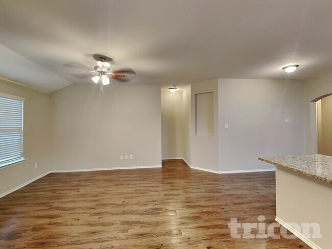 3025 Iris Dr in Lancaster, TX - Building Photo - Building Photo