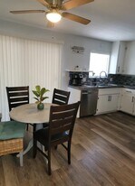 1047 Coldwell Ave, Unit 2 in Modesto, CA - Building Photo
