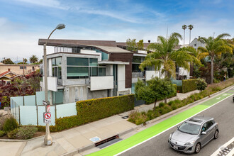 235 Ocean Park Blvd in Santa Monica, CA - Building Photo - Building Photo