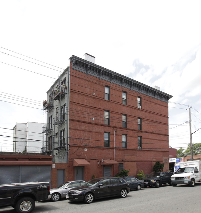 253 Van Brunt St in Brooklyn, NY - Building Photo - Building Photo