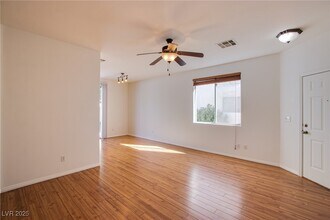 8836 Iron Hitch Ave in Las Vegas, NV - Building Photo - Building Photo