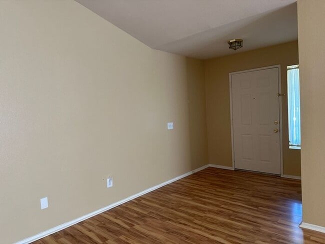 36827 Auburn Ct in Palmdale, CA - Foto de edificio - Building Photo