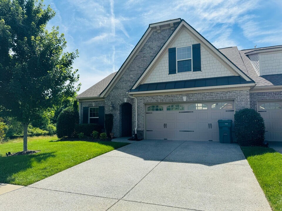 1015 Callaway Dr in Lebanon, TN - Building Photo