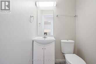 570 Waverly St N in Oshawa, ON - Building Photo - Building Photo