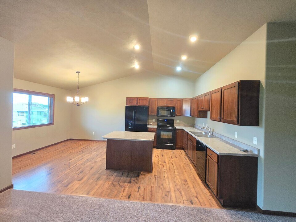 3208-3210 E 3rd St in Sioux Falls, SD - Building Photo