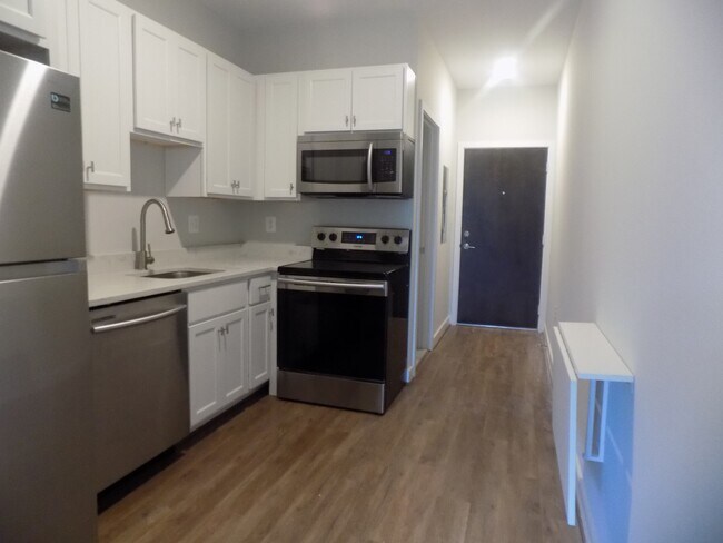 815 Park Ave in Baltimore, MD - Building Photo - Interior Photo