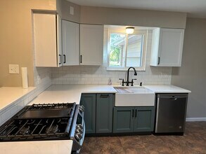 7 Dana Dr in Florissant, MO - Foto de edificio - Building Photo