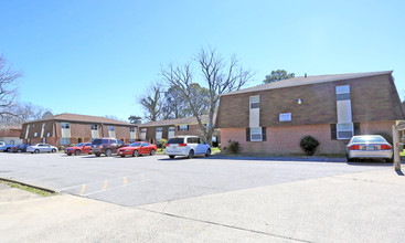 Bay View Square in Norfolk, VA - Building Photo - Building Photo