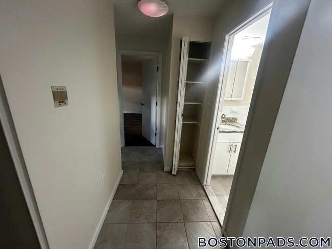 51 Hill Rd in Belmont, MA - Foto de edificio - Building Photo