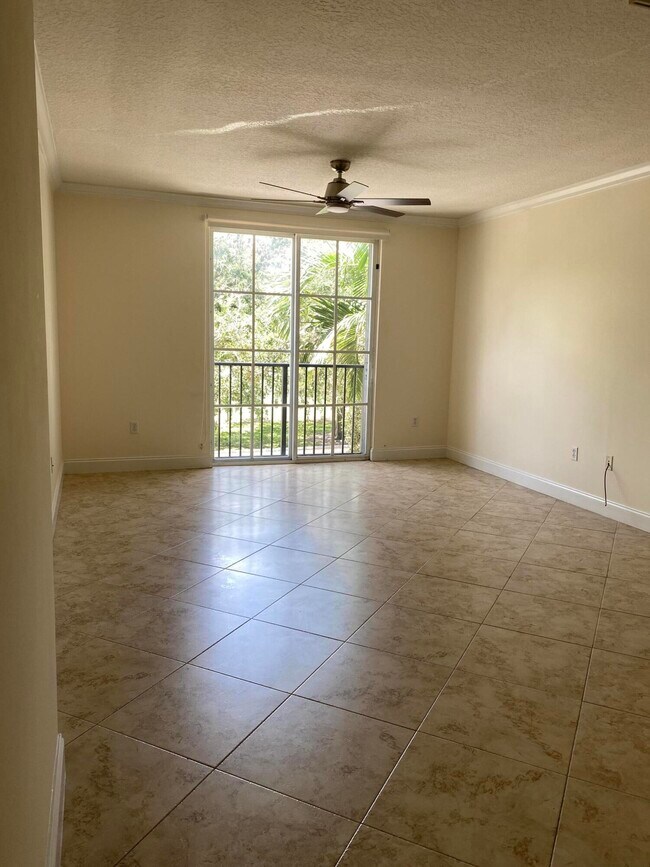 property at 580 S Sapodilla Ave