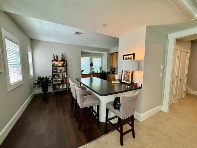 32 Atherton Rd, Unit 2 in Brookline, MA - Building Photo - Building Photo