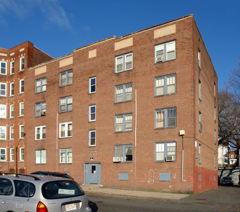 261 Elm St in Holyoke, MA - Foto de edificio