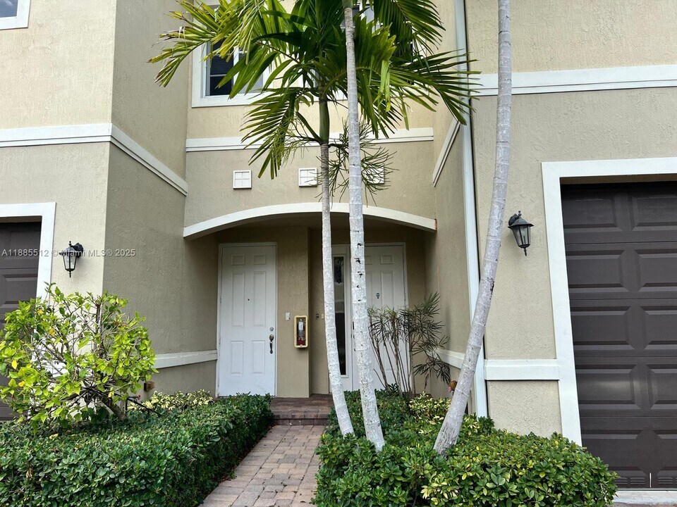 2764 SW 81st Terrace in Miramar, FL - Building Photo