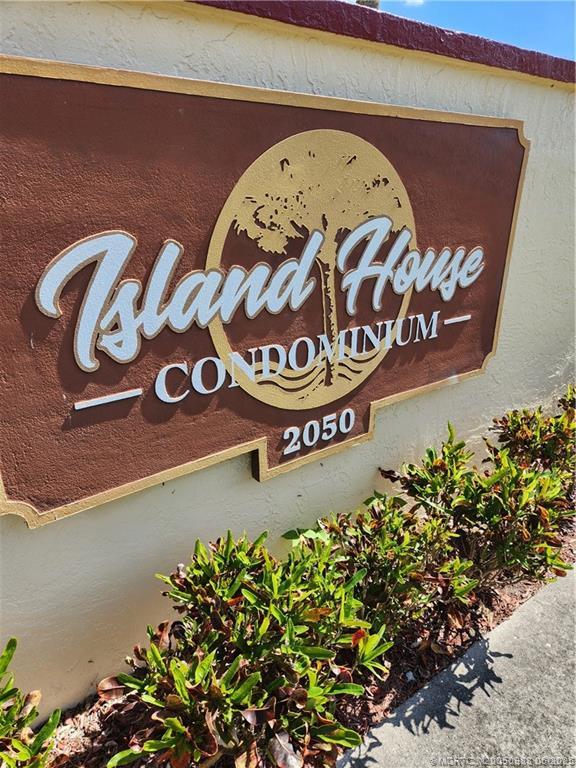 2050 Oleander Blvd in Fort Pierce, FL - Building Photo - Building Photo